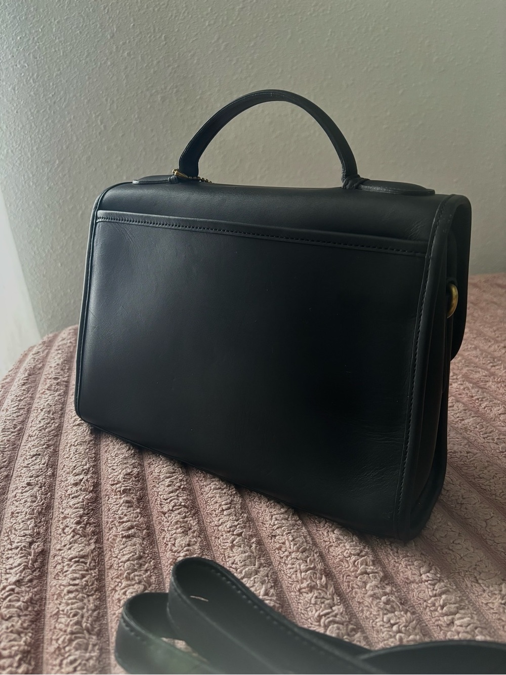 Authentic Vintage Coach Court bag 1980s-1990s (Style #9870) - Picture 5 of 11